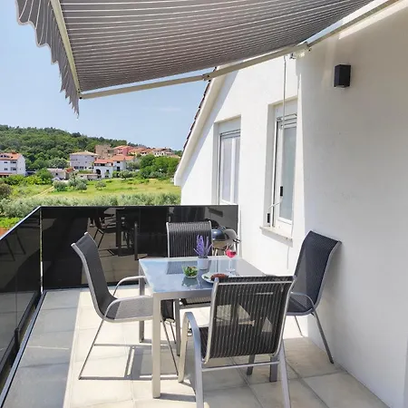 Sa Pogledom Na Apartment *