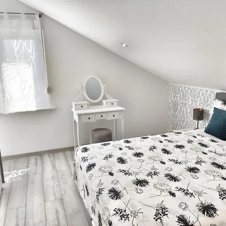 Sa Pogledom Na Apartment *