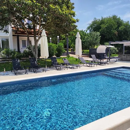 Apartment Sa Pogledom Na Pula