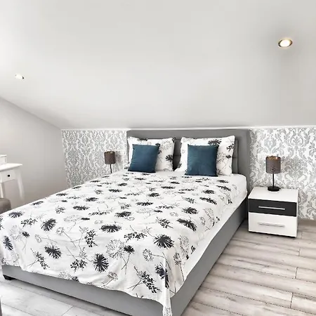 Apartment Sa Pogledom Na Pula