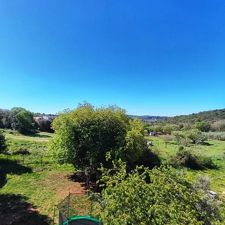 Sa Pogledom Na * פולה