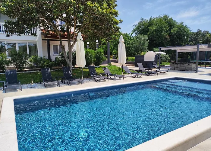 Apartman Sa Pogledom Na Pula